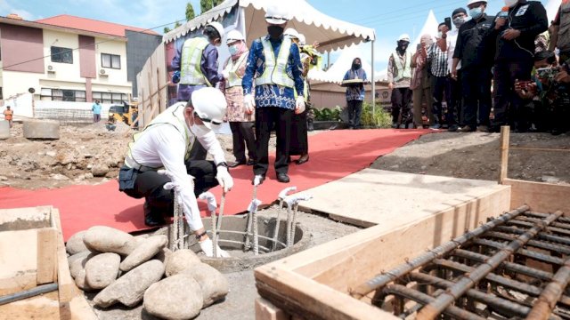Bupati Gowa Adnan Purichta Ichsan, melakukan peletakan batu pertama pembangunan Gedung Perpustakaan Umum, Sabtu (22/05/2021).