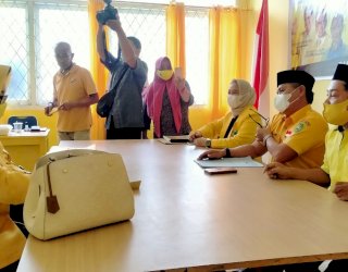 Kembalikan Formulir Calon Ketua Golkar Palopo, Nurhaenih Siap Besarkan Partai