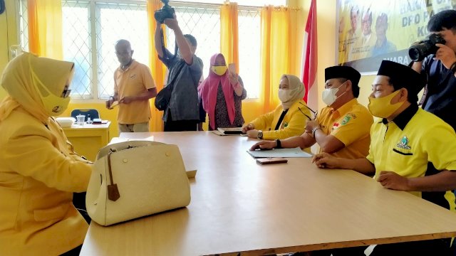 Kembalikan Formulir Calon Ketua Golkar Palopo, Nurhaenih Siap Besarkan Partai