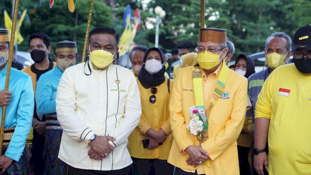 Ketua DPD I Partai Golkar Sulsel yang juga Wali Kota Parepare Taufan Pawe, bersama Bupati Bone Andi Fashar Padjalangi.