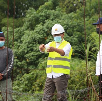 Respon Cepat Suaib Mansur, Tinjau Kerusakan Jembatan Gantung Penghubung Desa Pongo – Bulumpore