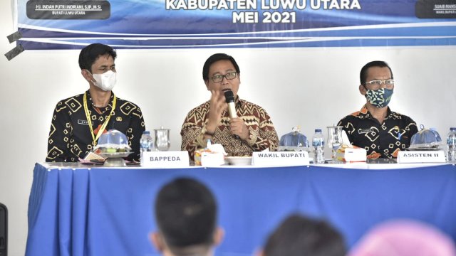 Wakil Bupati Luwu Utara, Suaib Mansur memberikan arahan saat melauncing aplikasi Pugalu-Sip di Aula Kantor Camat Sukamaju Selatan. Kamis (27/05/2021)