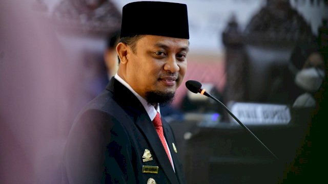 Plt Gubernur Sulsel Andi Sudirman Sulaiman, memberikan sambutan saat menghadiri Rapat Paripurna DPRD Luwu Utara di HUT Ke-22 Luwu Utara, Selasa (27/04/2021).