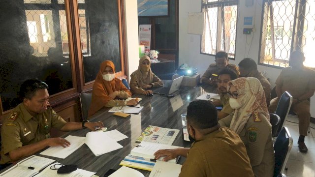 Kepala Dinas Kominfo Kota Palopo Baso Sulaiman, Pimpin Rapat Evaluasi, Selasa (8/6/2021)