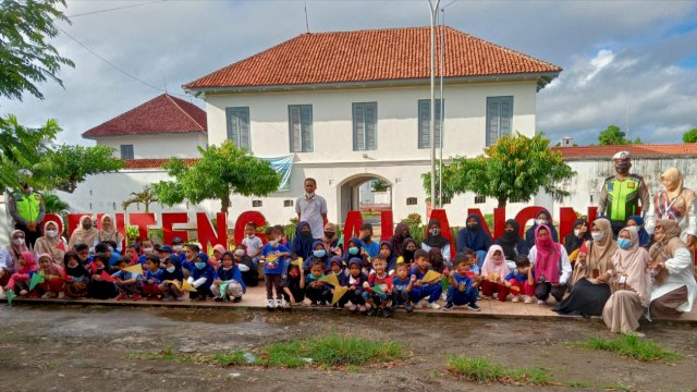 YPT AndikhA Course Ajak Siswanya Pelajari Situs Bersejarah di Sinjai