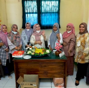 Kejutan Ultah Wakil Rektor III Universitas Cokroaminoto Makassar