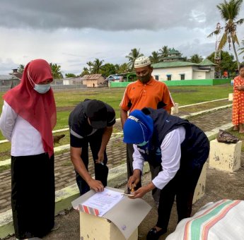 Tiga Pokdakan di Sinjai Terima Bantuan Bibit Udang Windu