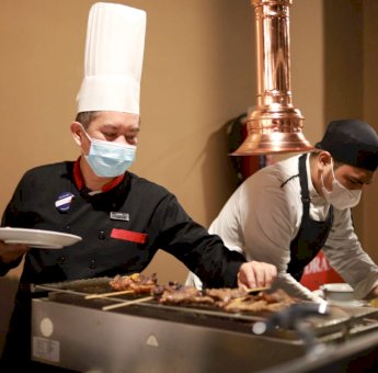 Yuk! Nikmati Sajian BBQ Dengan Pemandangan Berbeda di Aston Makassar