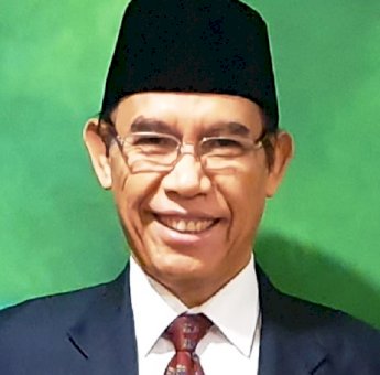Mantan PGS Rektor UIN Alauddin Perolah Pin Emas UMI Makassar