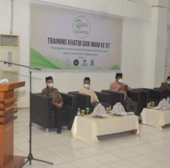 Buka Pelatihan Khatib dan Imam, Ini Pesan Bupati Sinjai