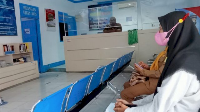 Suasana Pelayanan SIM di Polres Sinjai, Selasa (22/06/2021).