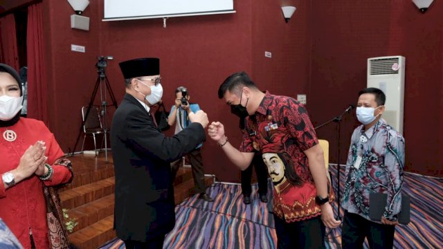 Bupati Adnan Hadiri Promosi Doktor Ketua BPKP Sulsel