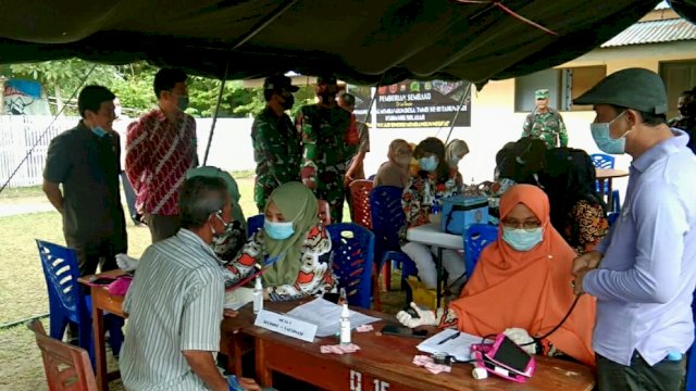 Satgas TMMD 111 Selayar Gelar Vaksinasi Covid-19 di Lingkungan Bitombang