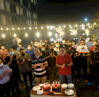 Anggota MCC Kompak Siapkan Kejutan Perayaan HUT Ketuanya yang ke-64 Tahun