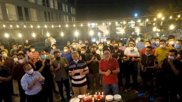 Anggota MCC Kompak Siapkan Kejutan Perayaan HUT Ketuanya yang ke-64 Tahun