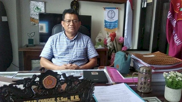 Rektor UMSi, Dr. Umar Congge, M.Si