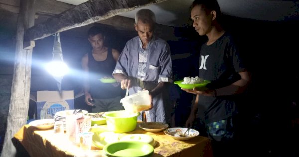 Intip Suasana Makan Malam di Lokasi TMMD 111 Kodim 1415 Selayar