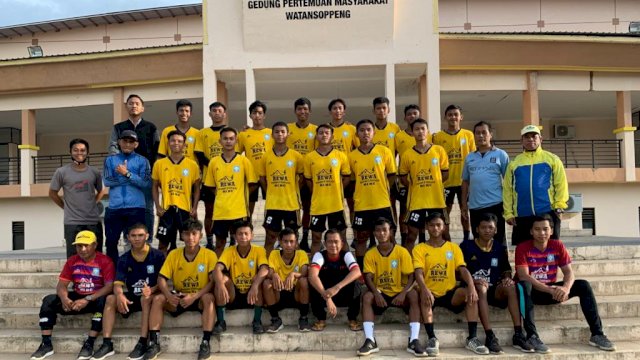 Tim Sepak Bola Soppeng.