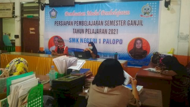 Sekolah Menengah Kejujuran (SMK) Negeri 1 Kota Palopo menggelar Rapat Koordinasi (Rakor) pembuatan modul pembelajaran.
