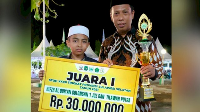 Ahmad Rakhrurozi (kiri) peraih juara 1pada cabang hifzil 1 juz dan tilawah Putra. (Istimewa)