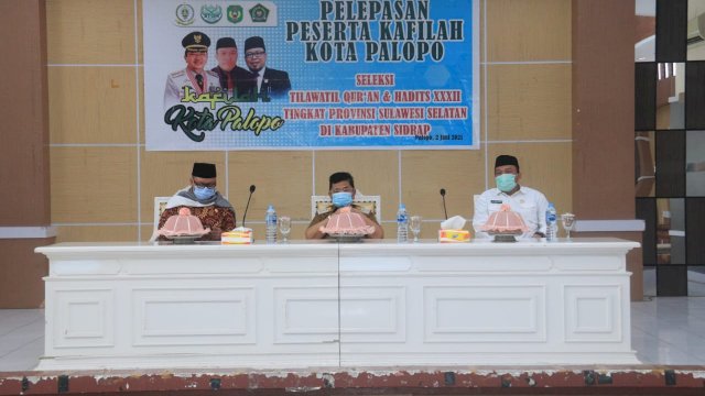 Wali Kota Palopo Judas Amir melepas peserta Kafilah dalam seleksi Tilawatil Qur'an dan Hadits XXXII tingkat Provinsi Sulawesi Selatan, dikabupaten Sidrap, di Aula Saokotae Palopo (02/06/2021).