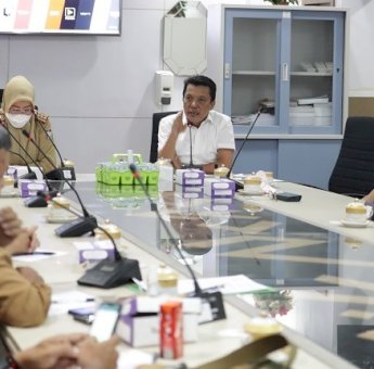 Sikapi Praktik Jual Beli Foto Wali kota, Komisi D DPRD Makassar Raker Dengan Disdik