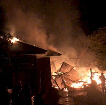 Si Jago Merah Mengamuk, Rumah Warga Sinjai Rata dengan Tanah