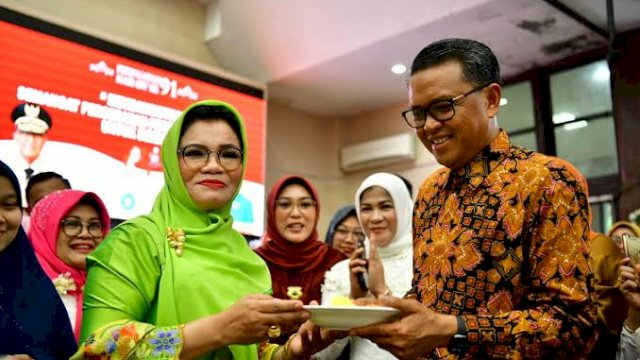 Foto Dokumentasi Gubernur Sulsel Nonaktif Prof. Nurdin Abdullah bersama istrinya Liestiaty F Nurdin.