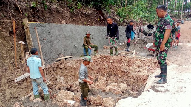 Satgas TMMD 111 Selayar Bangun Tanggul Penahan Longsor di Jalur Bitombang-Kampung Tola