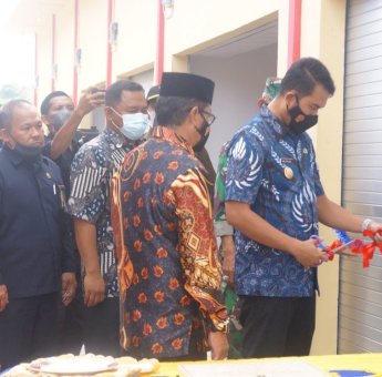 Andi Seto Resmikan Kios Pasar Batang Sinjai