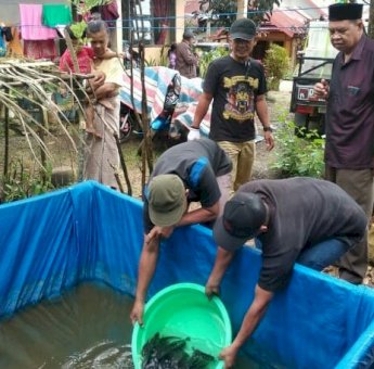 Tujuh Kelompok Budidaya Air Tawar di Sinjai Terima Bantuan Ikan Nila