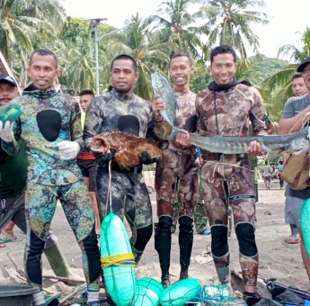 Komunitas Penyelam Tangkap Ikan Segar untuk Prajurit TMMD 111 Selayar
