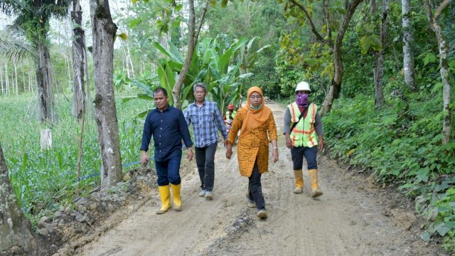 Rombongan Komisi D DPRD Sulsel saat berkunjung ke Kabupaten Bone, Sabtu (3/7/2021).