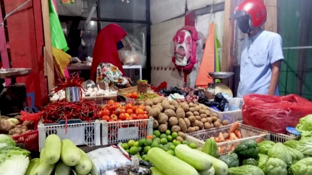 Suasana salah satu Pasar di Kabupaten Sinjai, Senin (05/07/2021).