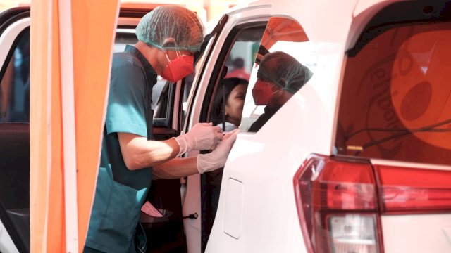 Warga Gowa dan Makassar Antusias Ikut Vaksinasi Drive Thru di Citraland