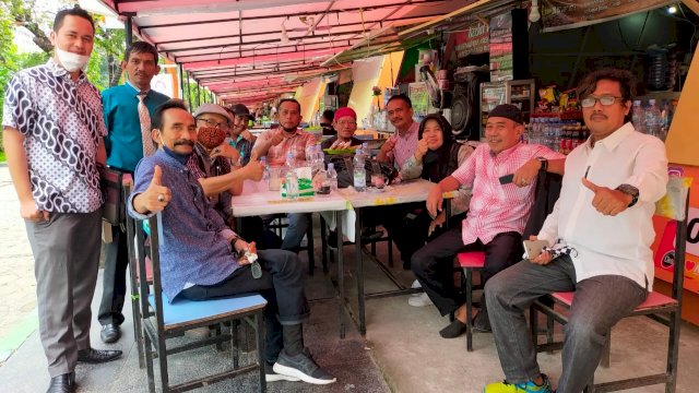 Para Wartawan senior yang melakukan Gugatan di Pengadilan Negeri Makassar.