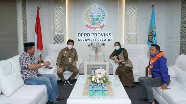 Menteri Pertanian RI, Syahrul Yasin Limpo (kedua dari kiri) saat berdiskusi dengan Ketua DPRD Sulsel, Andi Ina Kartika Sari (kedua dari kanan) di Kantor DPRD Sulsel, Kamis (8/7/2021).