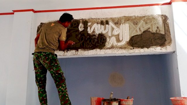 Koptu Syahrir Syam, Prajurit TMMD 111 Selayar yang Ahli Mengukir Kaligrafi Islam