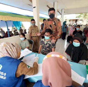 Bupati dan Wabup Gowa Tinjau Langsung Vaksinasi Massal di Manuju dan Parangloe