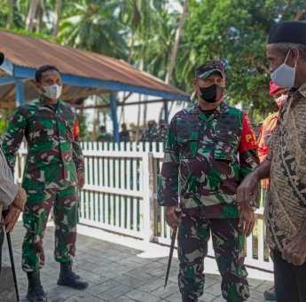 Sinergi TNI-POLRI, AKBP Temmangnganro Dampingi Danrem 141/Toddopuli ke Lokasi TMMD 111 Selayar
