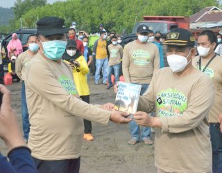 Pemkab Sinjai Gelar Aksi Bersih-bersih dan Kampanyekan Pengelolaan Sampah