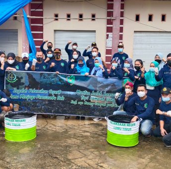 Jelang HUT Adhyaksa ke 61, Kejari Luwu Timur Gelar Kerja Bakti di Pasar Tradisional Malili