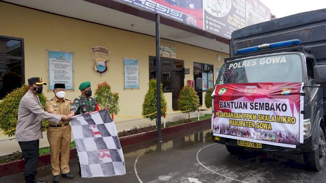 Pemkab, Polres dan Kodim 1409 Gowa Kolaborasi Bagikan Sembako di Masa PPKM Mikro