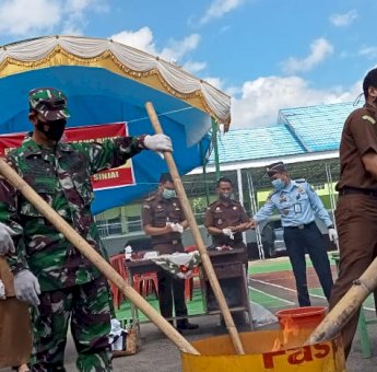 Kejari Sinjai Musnahkan Barang Bukti Perkara Narkotika