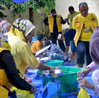 Taat Protokol Kesehatan, Golkar Sulsel Door to Door Bagi Hewan Kurban