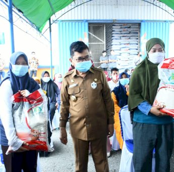 Bersama Bulog, Wali Kota Palopo Launching Bantuan Beras KPM