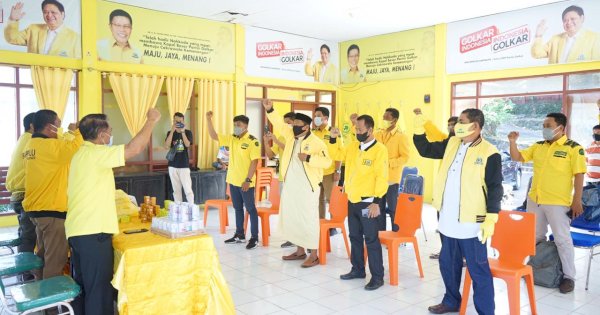 Golkar Parepare Beri Bantuan Makanan dan Vitamin ke Pasien Isolasi Mandiri Covid-19