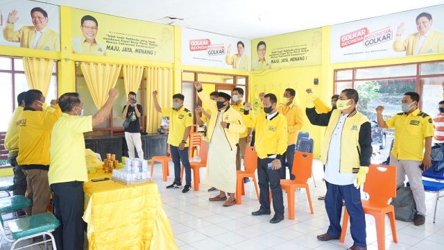 Golkar Parepare Beri Bantuan Makanan dan Vitamin ke Pasien Isolasi Mandiri Covid-19