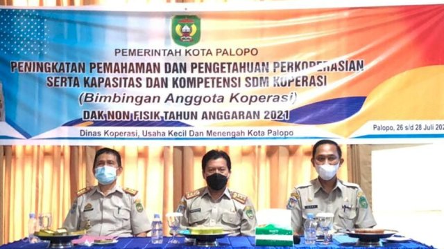 Asisten III Pemkot Palopo, Ishaq Iskandar Membuka Bimtek koperasi, Senin (26/7/2021).