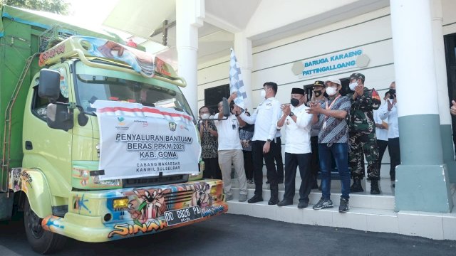 Pemkab Gowa Lepas 73.979 Paket Beras PPKM Bagi Masyarakat